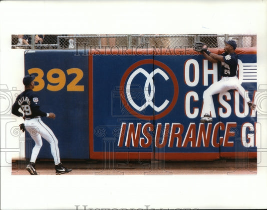 1997 Press Photo Milwaukee Brewers' Chuckie Carr during game vs. Angels - Historic Images