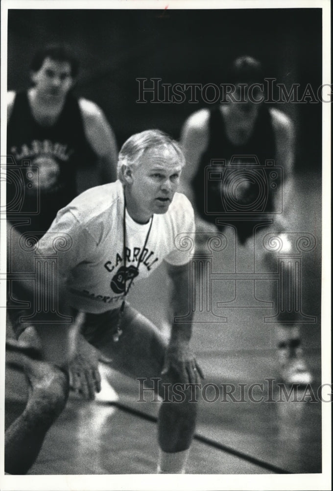 1990 Press Photo Dave Fink, coach of the Carroll College men's basketball team - Historic Images