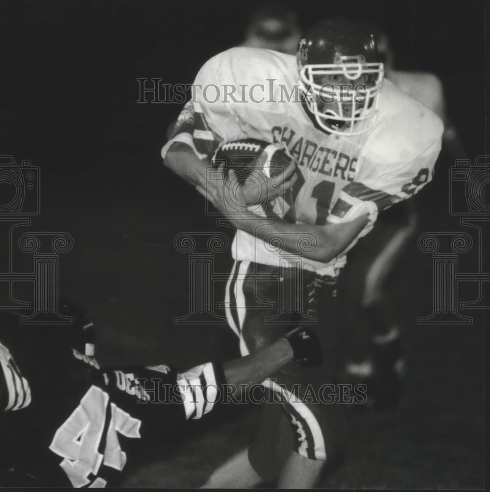 1994 Press Photo Hamilton&#39;s Jeff Langdon runs for a touchdown against Brown Deer - Historic Images