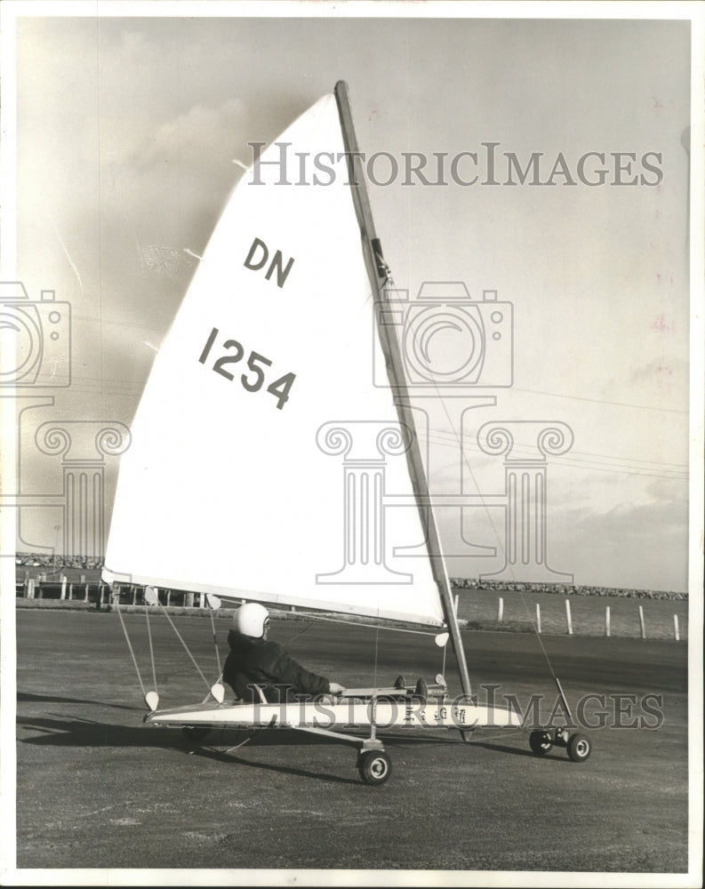 1965 Press Photo Wheel Boat skipper Warren Emery at the South Shore Yacht Club- Historic Images