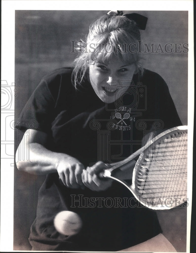 1994 Press Photo Divine Holy Angels tennis player, Melissa Emmons, in action - Historic Images