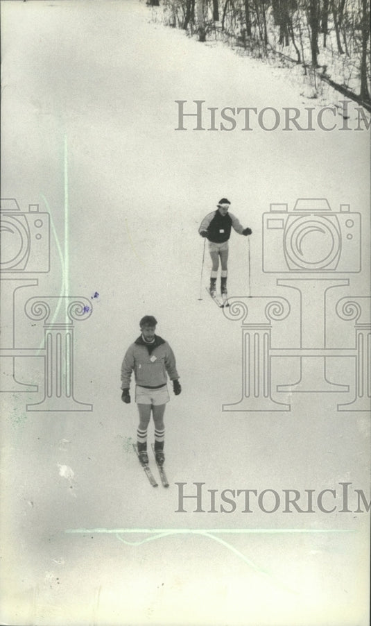 1982 Press Photo Skiers at Alpine Valley Resort in East Troy, Wisconsin - Historic Images