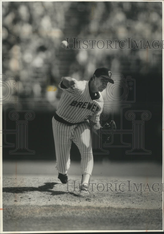 1989 Press Photo Tom Filer of the Brewers delivers a pitch Sunday in Brewer win.- Historic Images