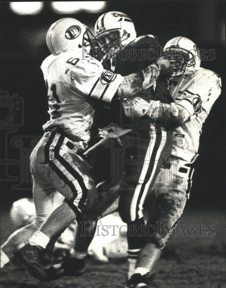 1991 Press Photo Catholic Memorial High School - Kyle Ladish in Football Game - Historic Images