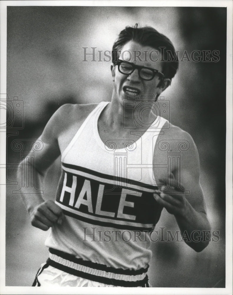 1971 Press Photo West Allis Nathan Hale High School Track Team Miler Jim Fleming - Historic Images