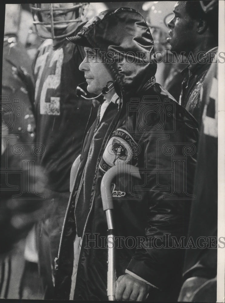 1971 Press Photo Green Bay Packers - Dan Devine, Coach, at Game - mjt06317 - Historic Images