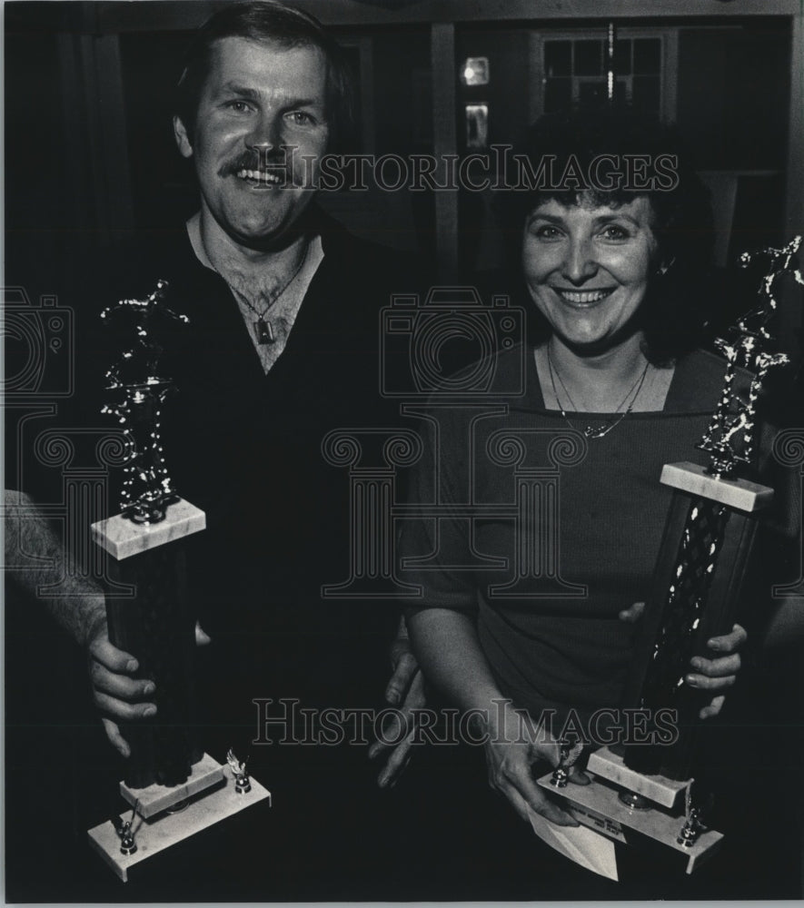 1985 Press Photo Chuck Delsman, Karen Kowalczyk, Sentinel Bowler of the Year- Historic Images