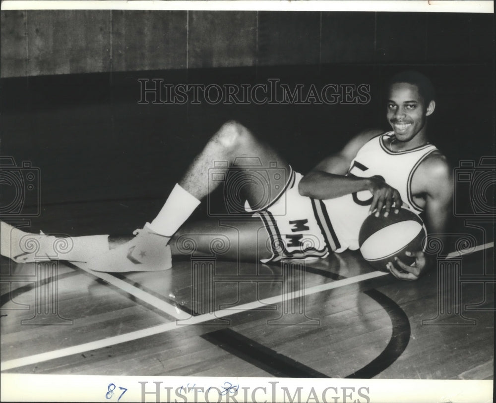 1983 Press Photo Milwaukee Madison High School basketball star, Darrell Flowers - Historic Images