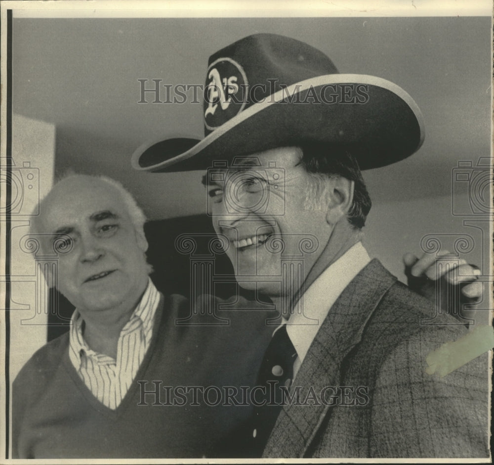 1975 Oakland Baseball Owner Charles Finley And Manager Chuck Tanner - Historic Images