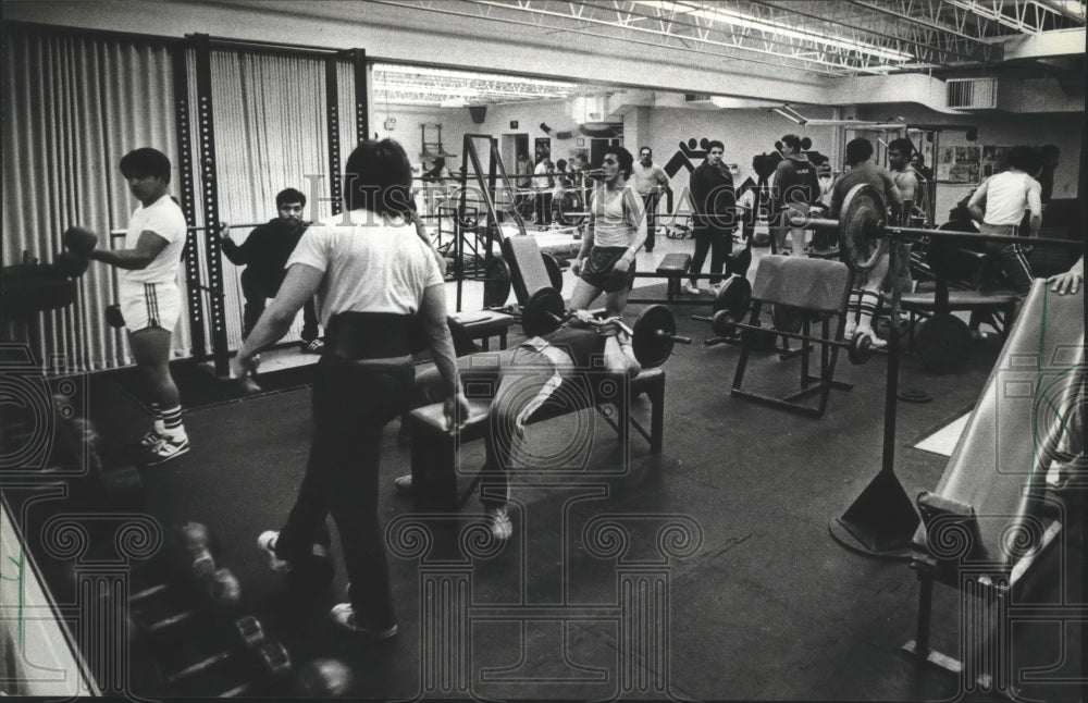 1982 Press Photo El Centro de la Comunidad Unida community center's Vista gym - Historic Images