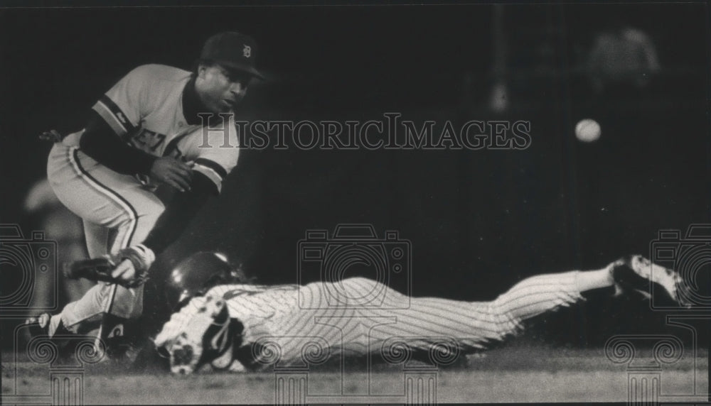 1989 Press Photo Milwaukee Brewers&#39; Rob Deer slides head-first into second base- Historic Images