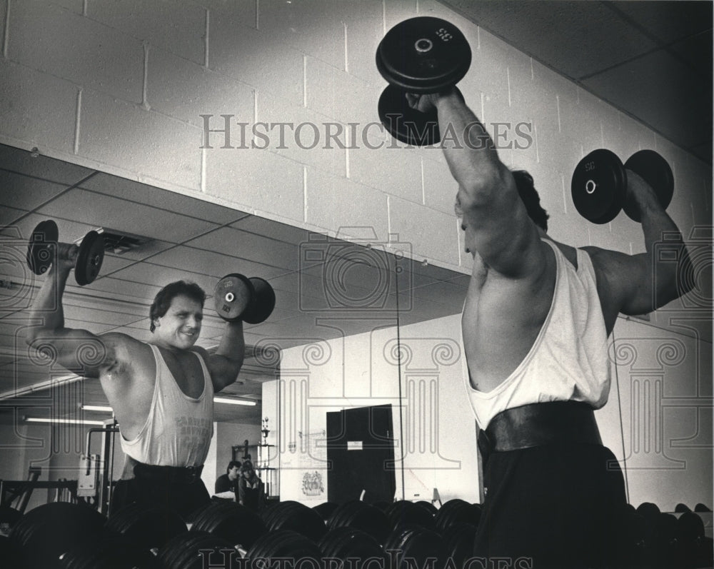 1987 Press Photo Milwaukee bodybuilder Phil Demski works out - mjt06925- Historic Images