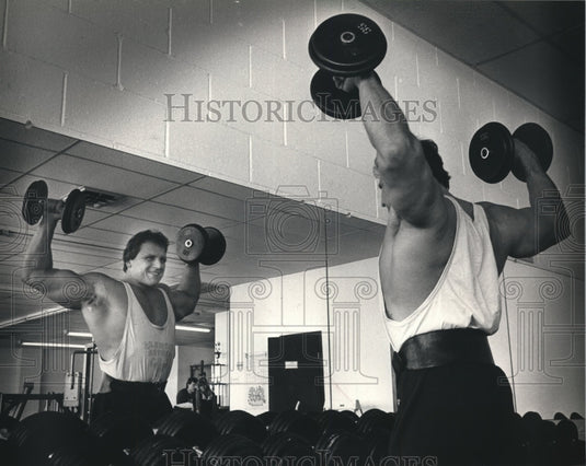 1987 Press Photo Milwaukee bodybuilder Phil Demski works out - mjt06925- Historic Images
