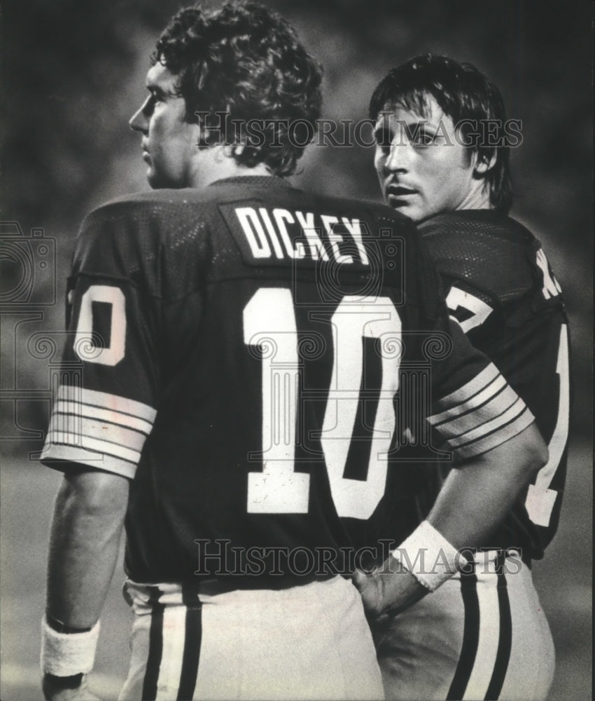 1979 Press Photo Packer's quarterbacks David Whitehurst and Lynn Dickey (L). - Historic Images
