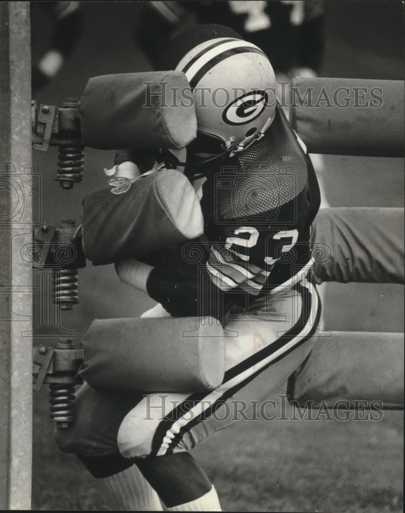 1980 Press Photo Carlton Kraig Pride works out with Green Bay Packers- Historic Images