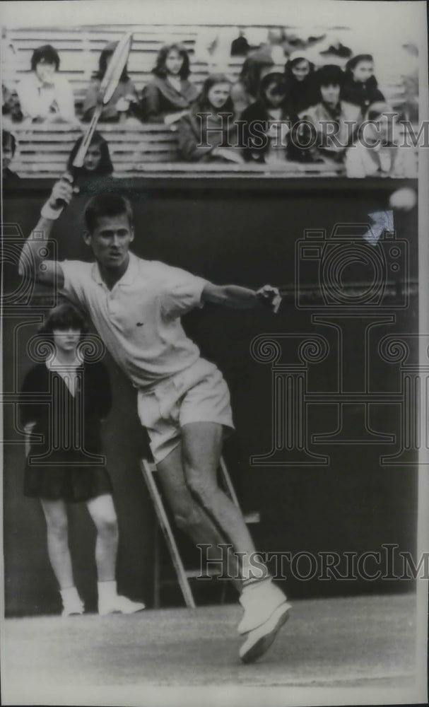 1966 Press Photo American tennis ace Dennis Ralston during match in London - Historic Images