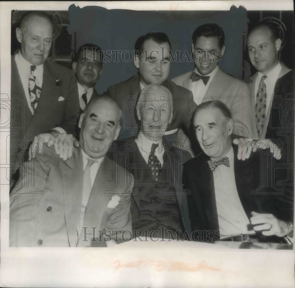 1954 Press Photo Philadelphia Athletics' Connie Mack & family after sale of team- Historic Images