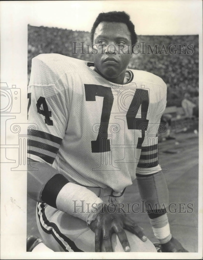 1973 Press Photo Green Bay Packers football&#39;s Aaron Brown looks forward to game- Historic Images