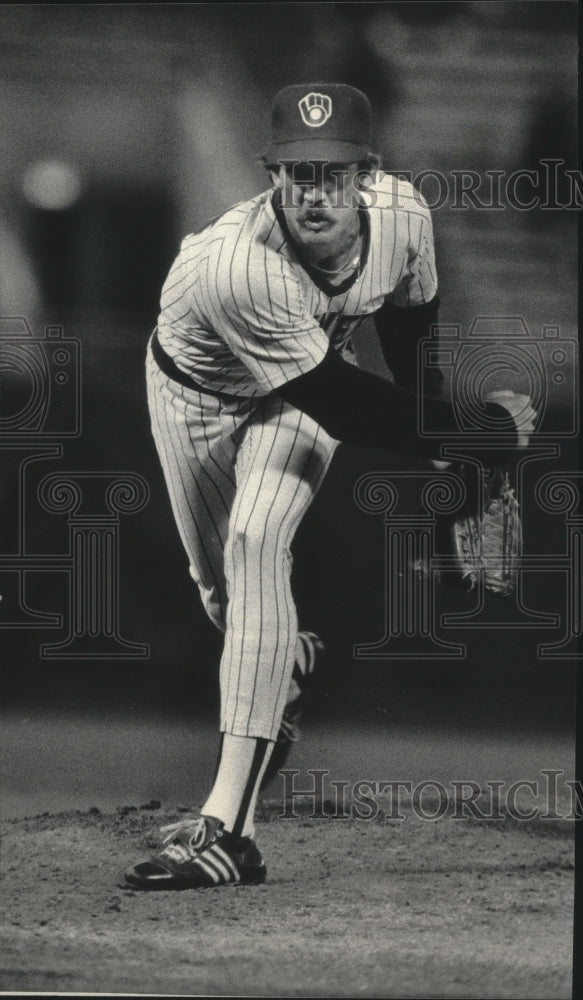 1985 Press Photo Milwaukee Brewer pitcher Danny Darwin fires up a pitch- Historic Images