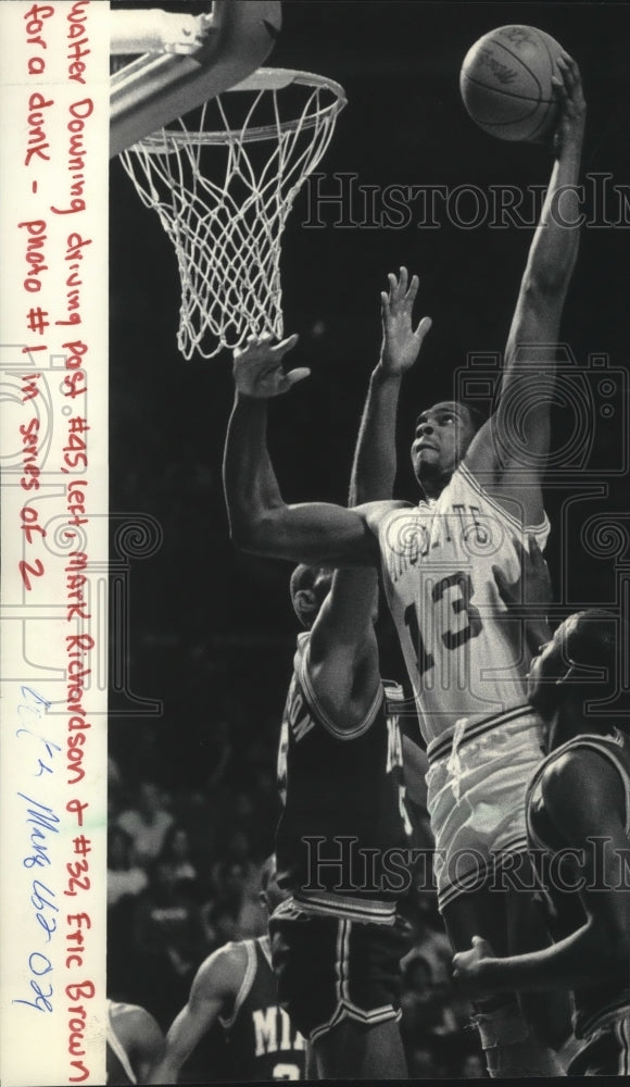 1986 Press Photo Marquette's Walter Downing over Miami's Richardson and Brown. - Historic Images