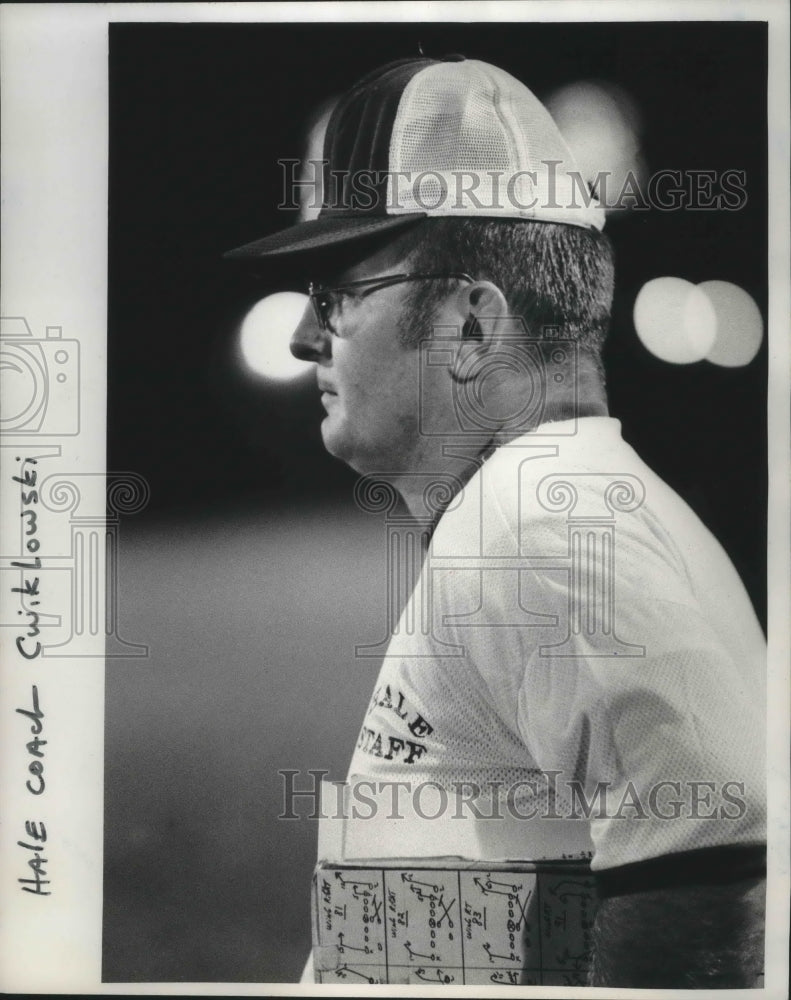 1975 Press Photo George Cwiklowski, Nathan Hale High School football coach- Historic Images