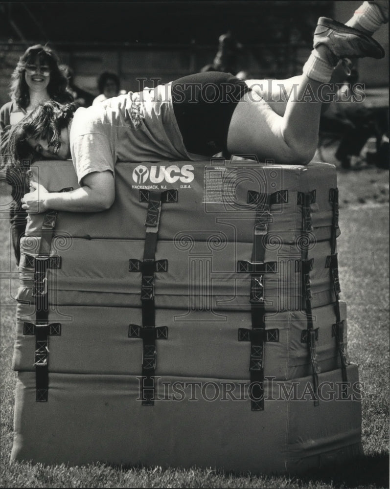 1989 Press Photo Geri Wilkinson during the Cystic Fibrosis Sports Challenge- Historic Images