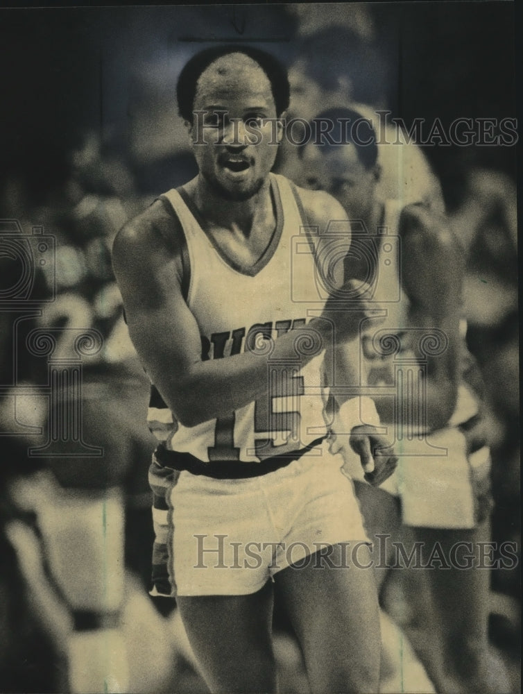 1983 Press Photo Milwaukee Bucks basketball player, Charlie Criss, in action - Historic Images