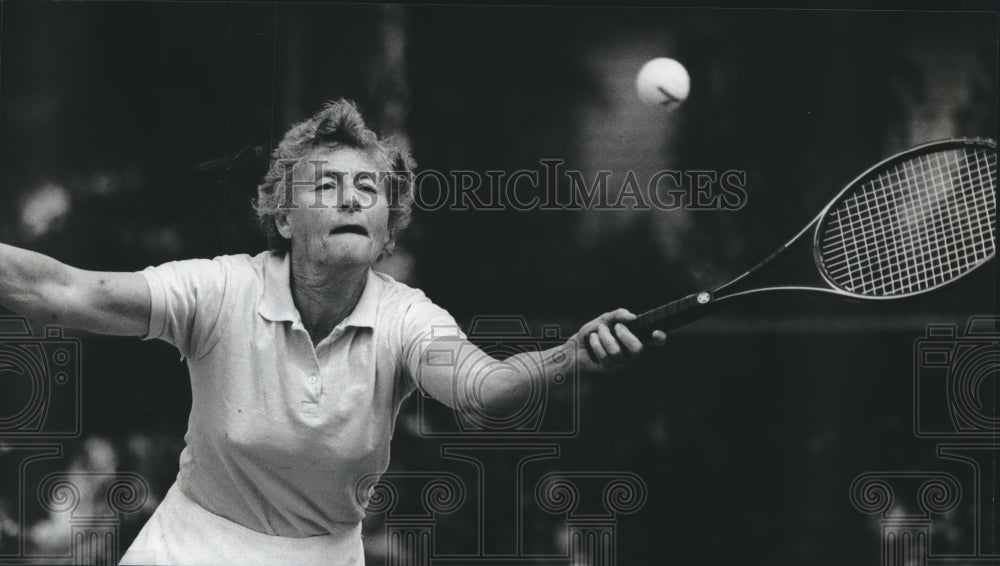 1981 Press Photo Marion Read one of the top senior tennis players in action.- Historic Images