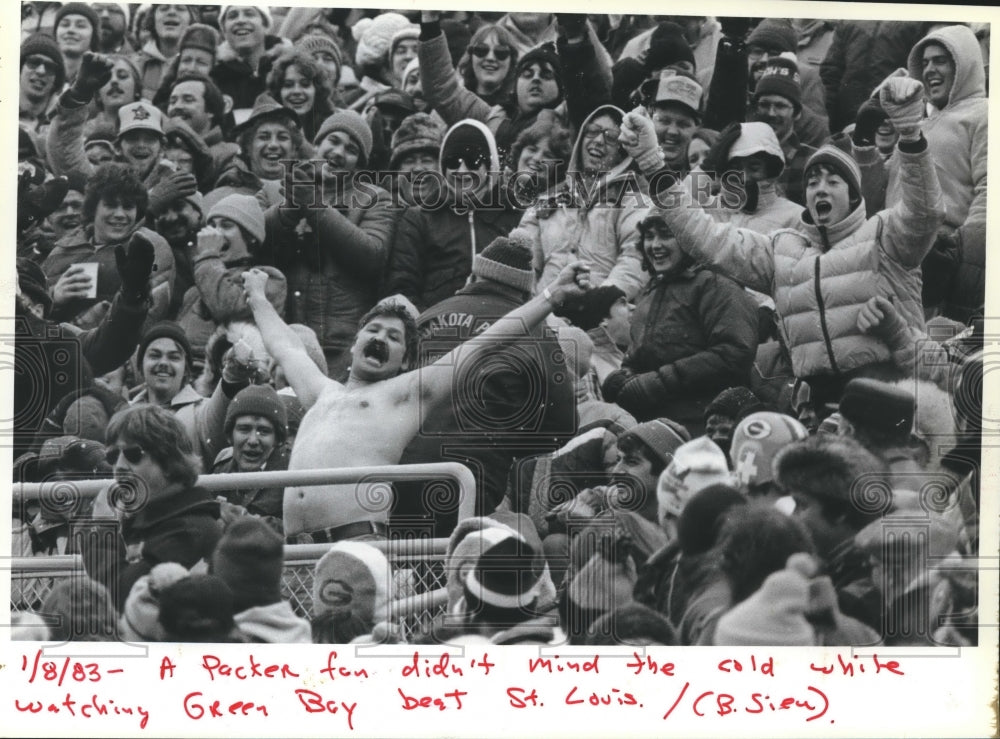 1983 Press Photo Bare chested Packer fan didn&#39;t mind cold at Lambeau Field.- Historic Images