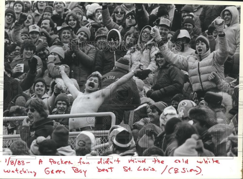 1983 Press Photo Bare chested Packer fan didn't mind cold at Lambeau Field.- Historic Images