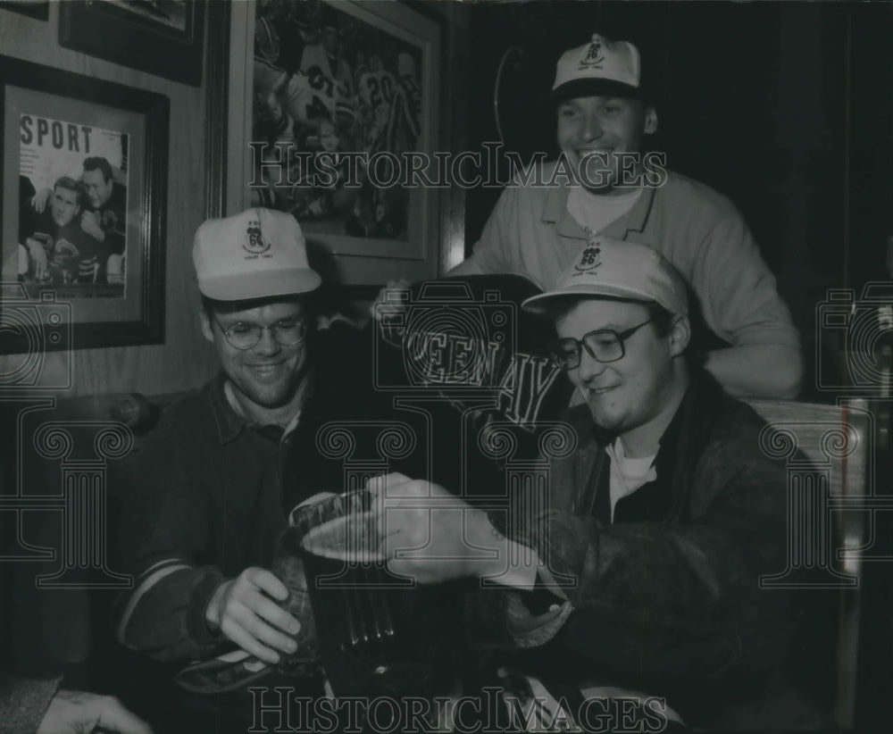 1993 Press Photo Packer Football Fans Mike Carson, Mark Slater And Tim Bessant- Historic Images