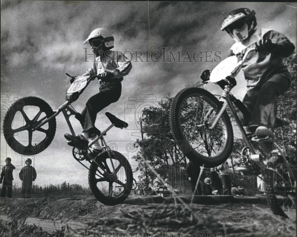 1979 Press Photo Motocross riders take on the course at The Ranch in Wisconsin- Historic Images