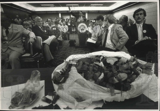 1988 Press Photo Evidence Against The Milwaukee Gun Club's Lakefront Range- Historic Images