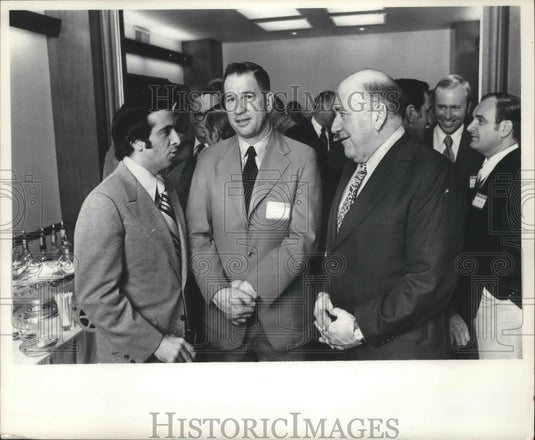 1972 Press Photo Milwaukee Bucks basketball coach Larry Costello attends event - Historic Images