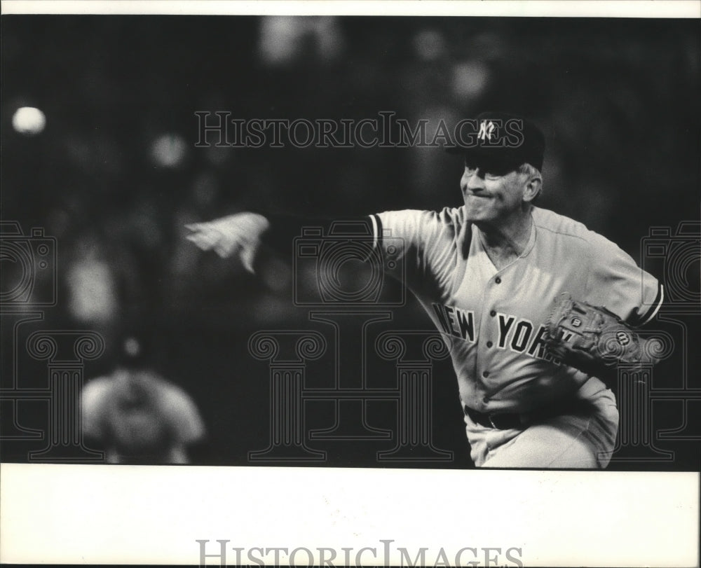 1984 Press Photo New York Yankees&#39; pitcher Phil Niekro uncorks a knuckleball. - Historic Images