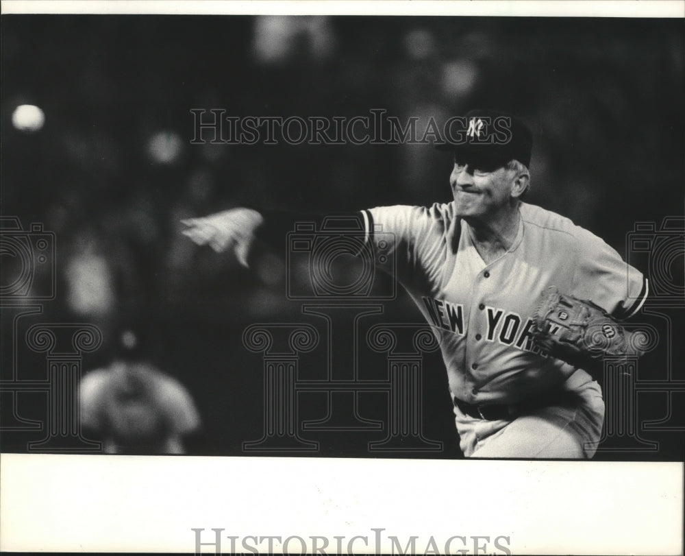 1984 Press Photo New York Yankees' pitcher Phil Niekro uncorks a knuckleball. - Historic Images