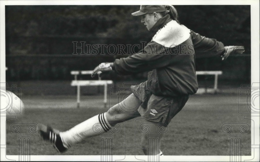 1990 Press Photo Barb Endes plays soccer against Menomonee Falls - mjt08411- Historic Images