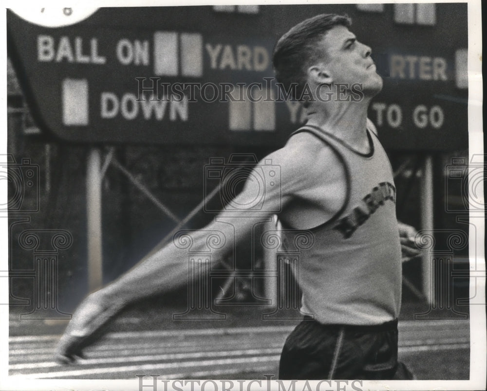 1964 Press Photo Marquette&#39;s track athlete, Tom Flynn, wings a discus- Historic Images