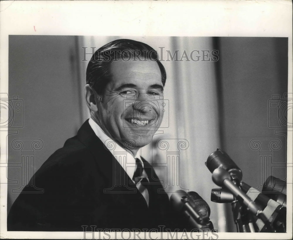 1971 A happy Green Bay Packers coach Dan Devine speaking. - Historic Images