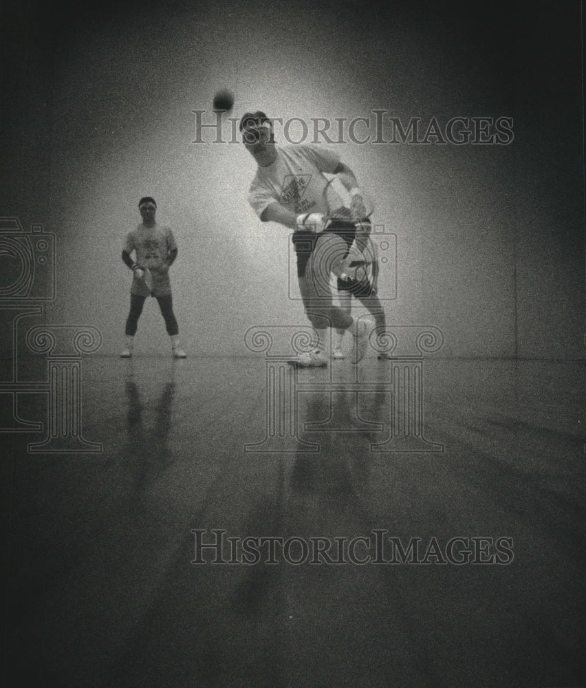 1989 Press Photo Jim Wirkus hits the ball during a game of racquetball- Historic Images