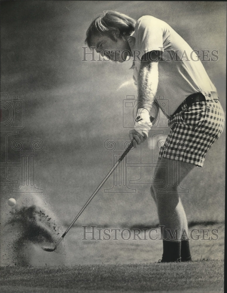 1975 Golfer Jeff Radder shows his form at the Men&#39;s State Amateur - Historic Images