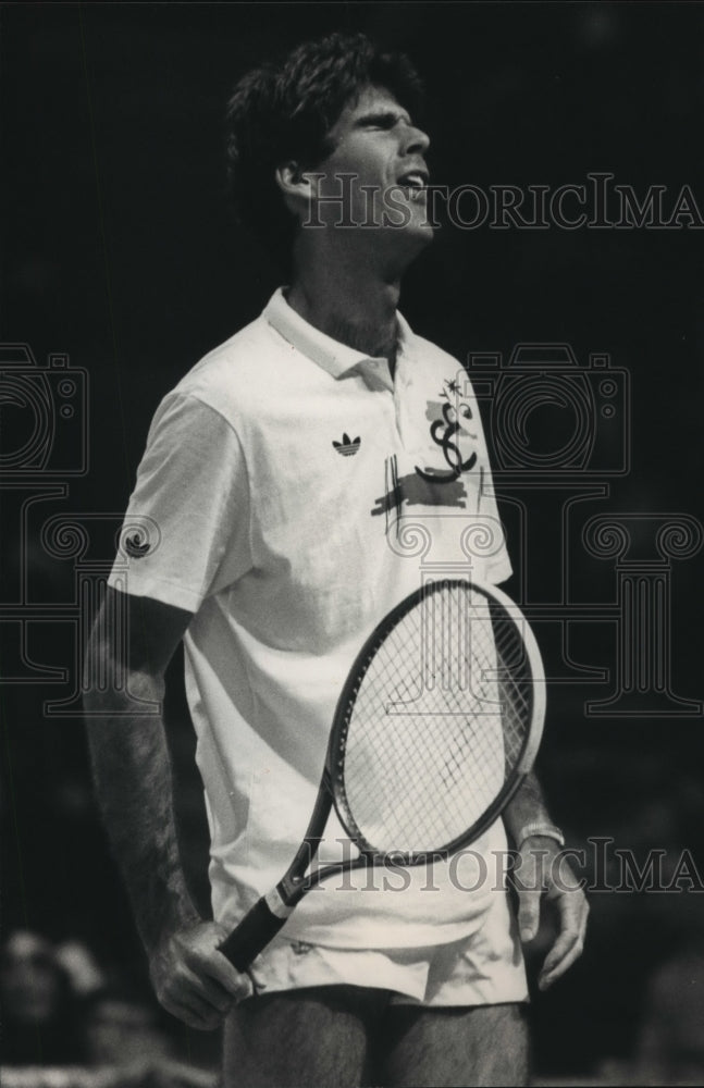 1988 Press Photo Tim Mayotte defeated by Agassi in the NW Airlines Challenge- Historic Images