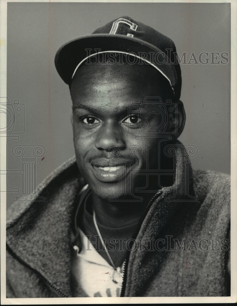 1986 Press Photo Milwaukee Washington High School Basketball Player Brian Garner - Historic Images