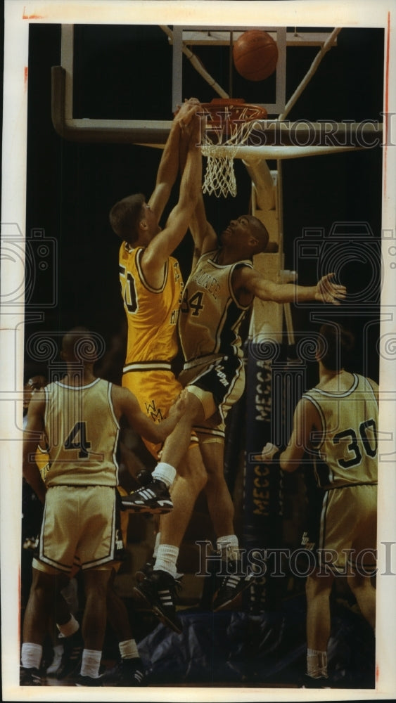 1993 Press Photo UWM basketball player, Craig Greene, during a game - mjt09399- Historic Images