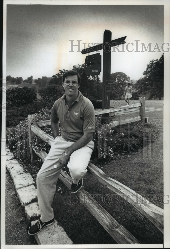 1989 Press Photo Defending Greater Milwaukee Open champion Ken Green takes break - Historic Images