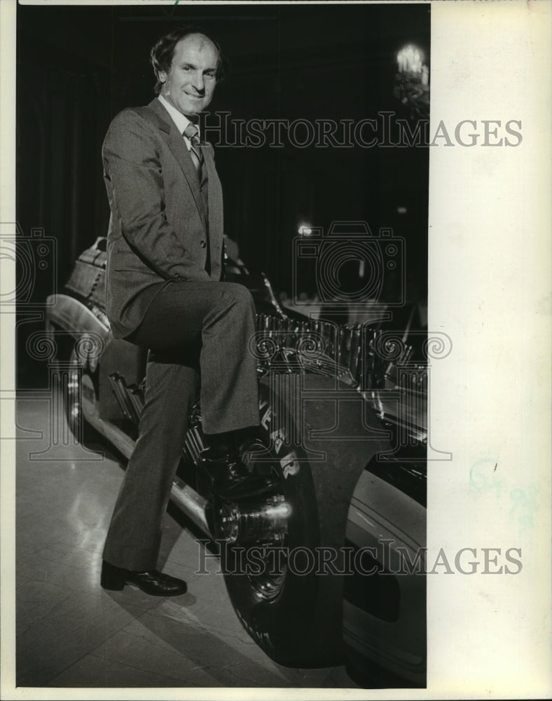 1982 Press Photo Racer Don Garlits with Tommy Ivo&#39;s Funny Car, Nantucket Shores- Historic Images