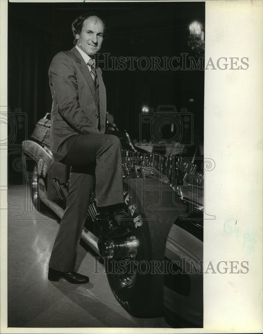 1982 Press Photo Racer Don Garlits with Tommy Ivo's Funny Car, Nantucket Shores- Historic Images