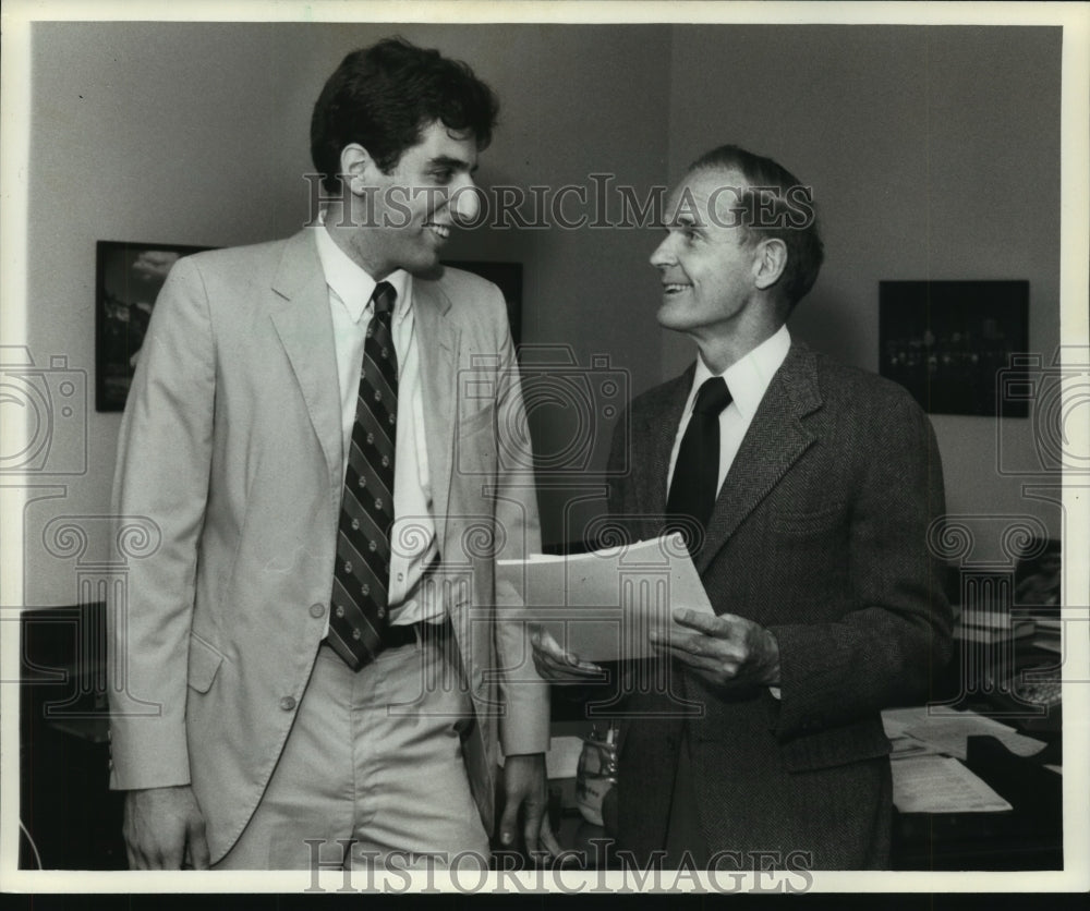 1982 Press Photo Marquette Basketball's Marc Marotta, Senator William Proxmire - Historic Images
