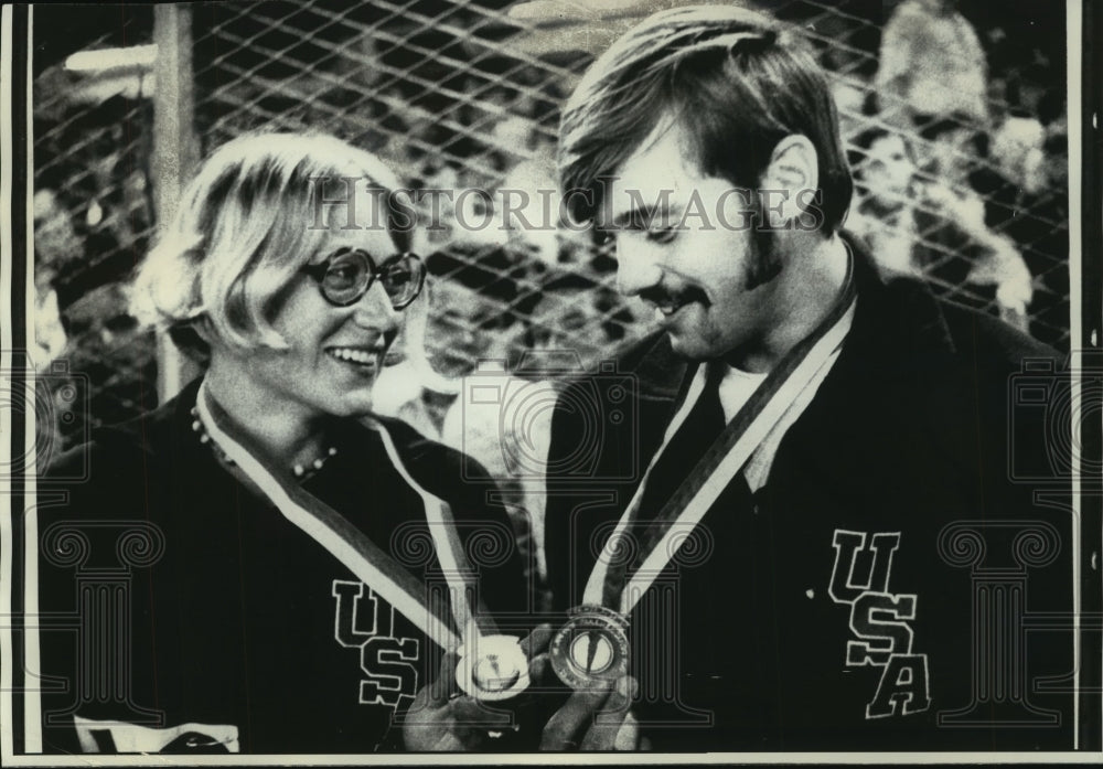 1971 Press Photo Patty Johnson, California and Pat Matzdorf, Wisconsin, win gold - Historic Images