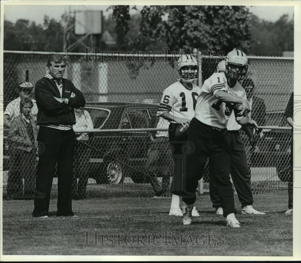 1985 Press Photo Green Bay Packers coach Forrest Gregg needs to trim roster- Historic Images